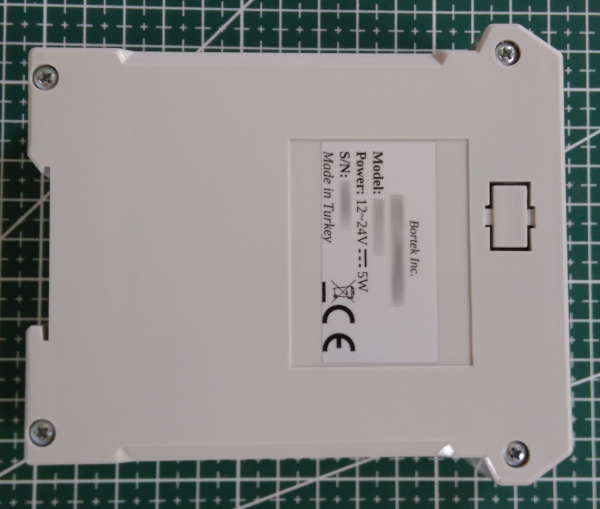 24 Kanal PWM Çıkışlı Uzak I/O Kartının Muhafazasının Yandan Görünümünü Gösteren Resim