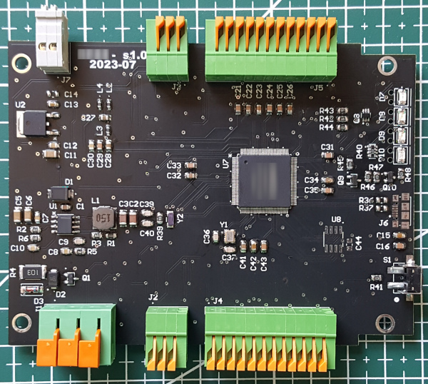 24 Kanal PWM Çıkışlı Uzak I/O Kartının Üstten Görünümünü Gösteren Resim