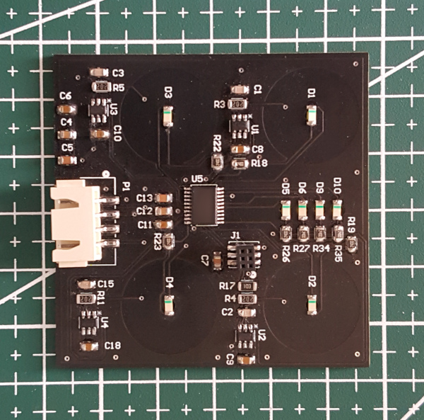 4 Düğmeli ve Seri I/O'lu Dokunmatik Panelimizin üst kısmı ve mikroişlemciyi gösteren resim